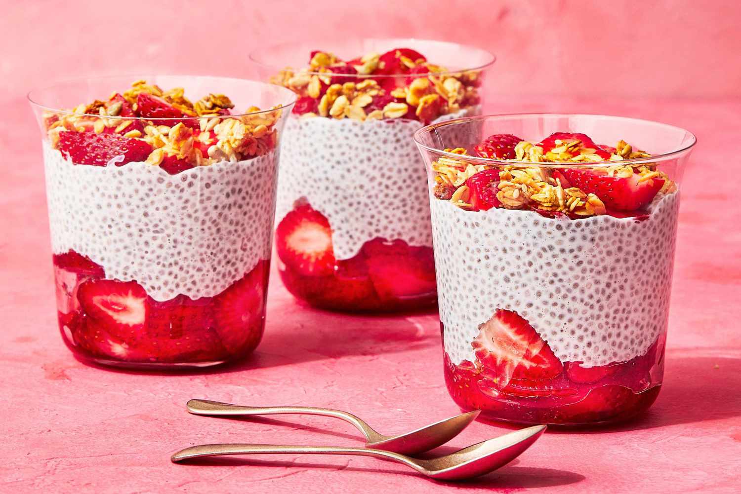 super-food-breakfast-strawberry-chia-breakfast-pudding-recipe-0722BFY