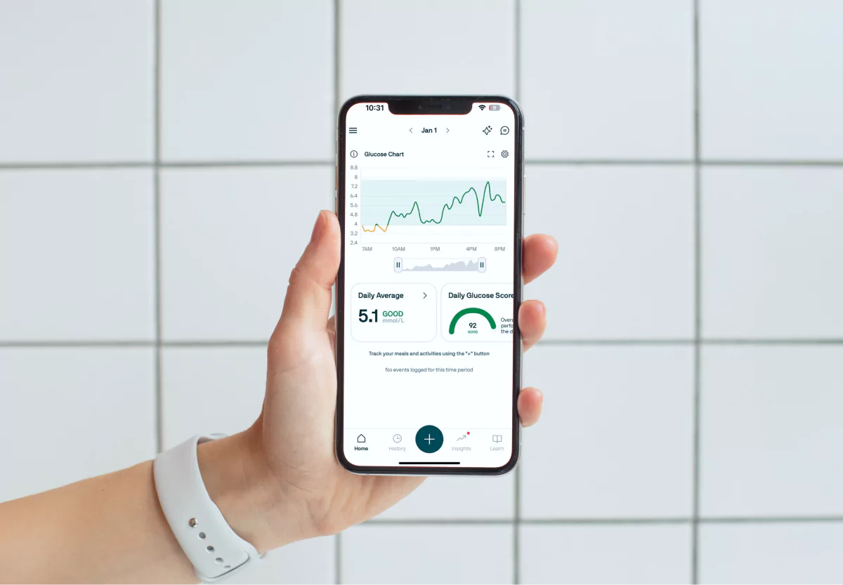 someone using the nutrisense app
